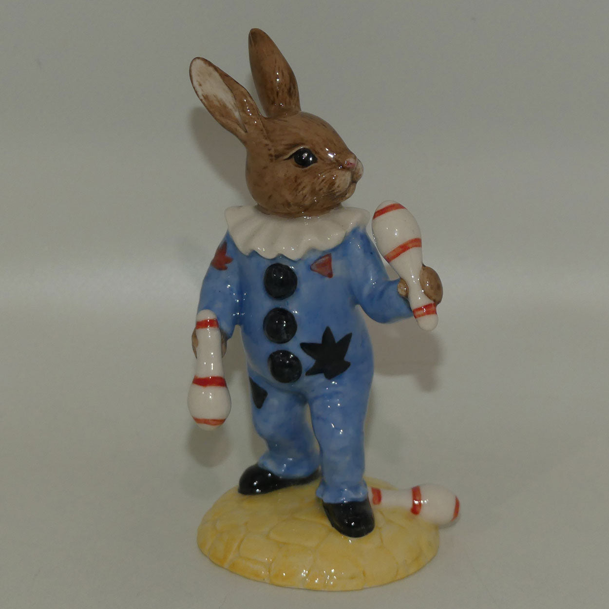 db164-royal-doulton-bunnykins-juggler