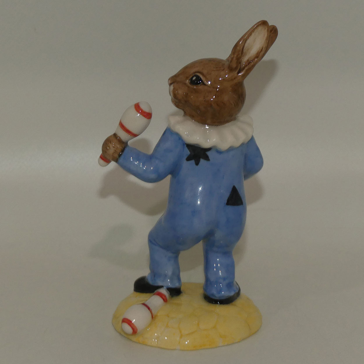 db164-royal-doulton-bunnykins-juggler