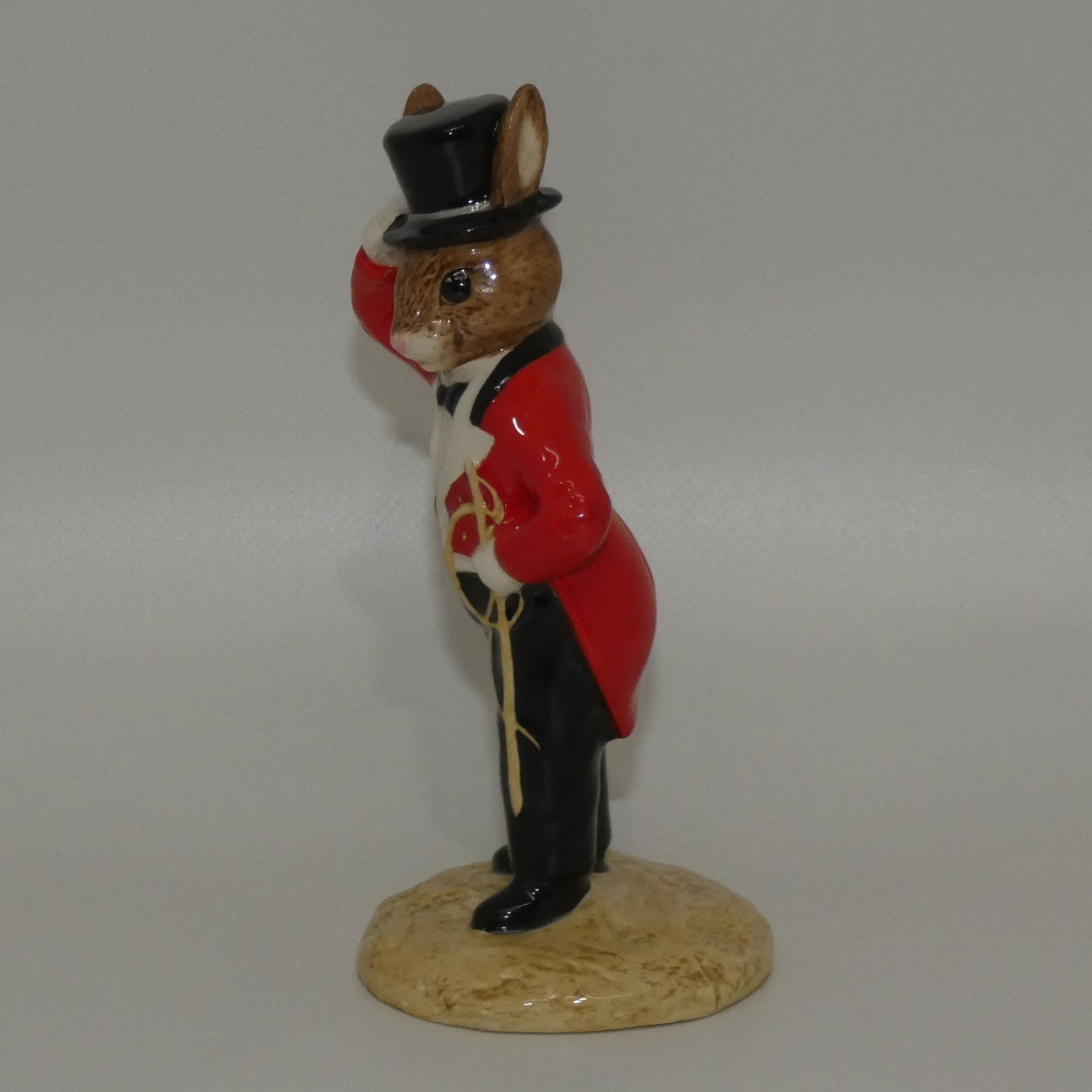 db165-royal-doulton-bunnykins-ringmaster