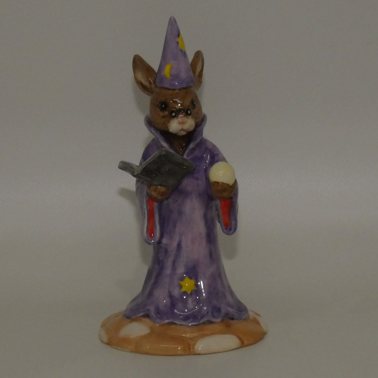 db168-royal-doulton-bunnykins-wizard