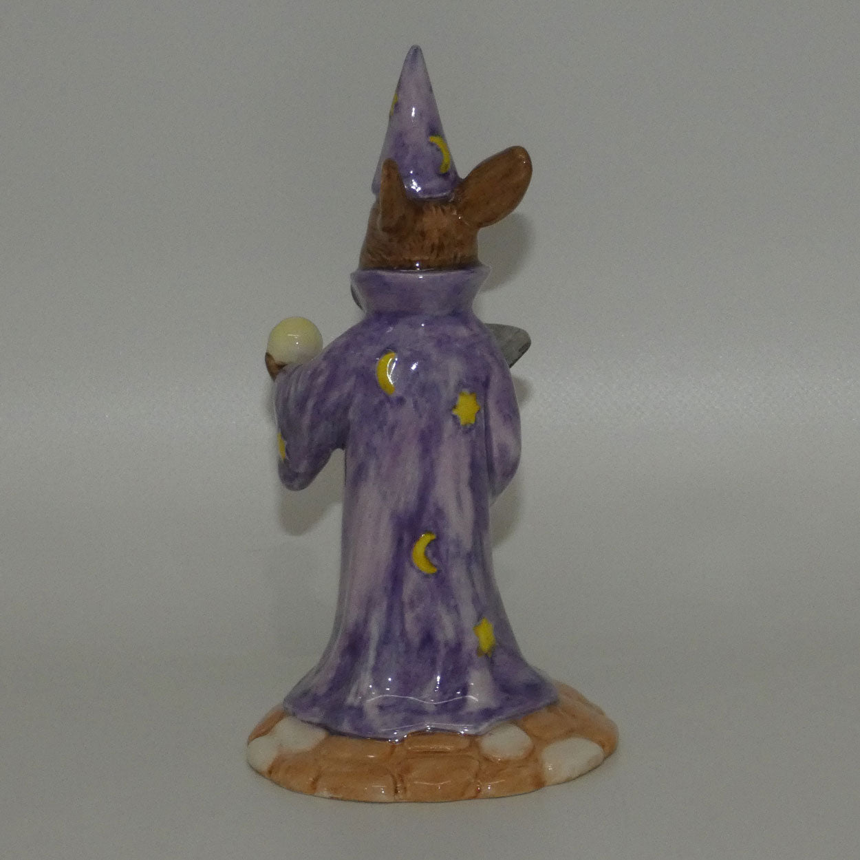 db168-royal-doulton-bunnykins-wizard
