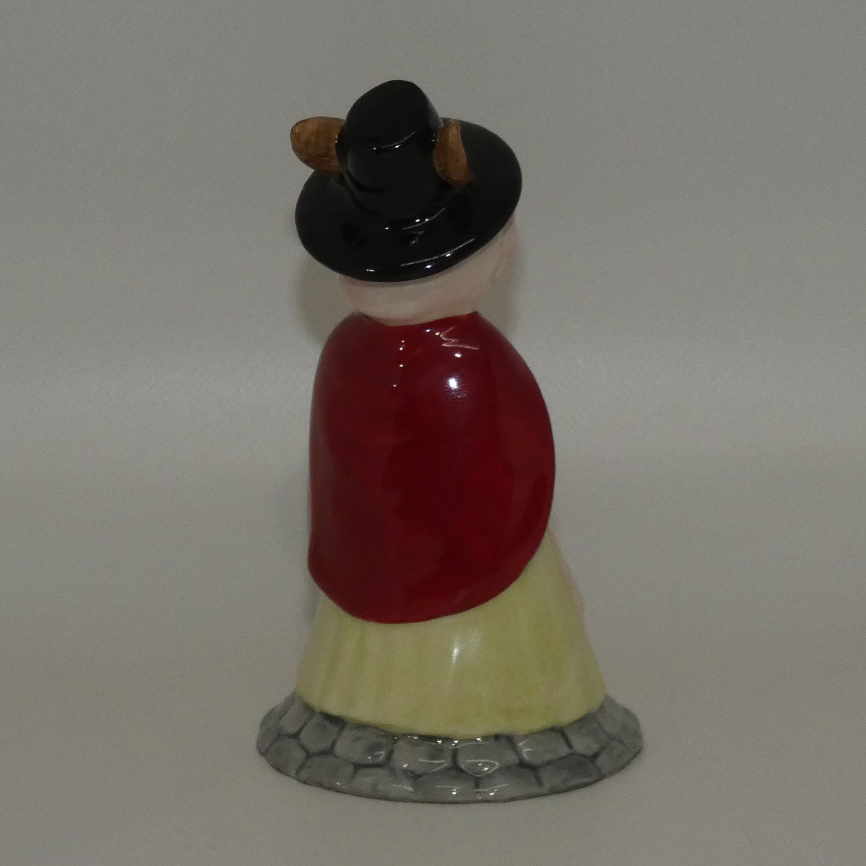 db172-royal-doulton-bunnykins-welsh-lady