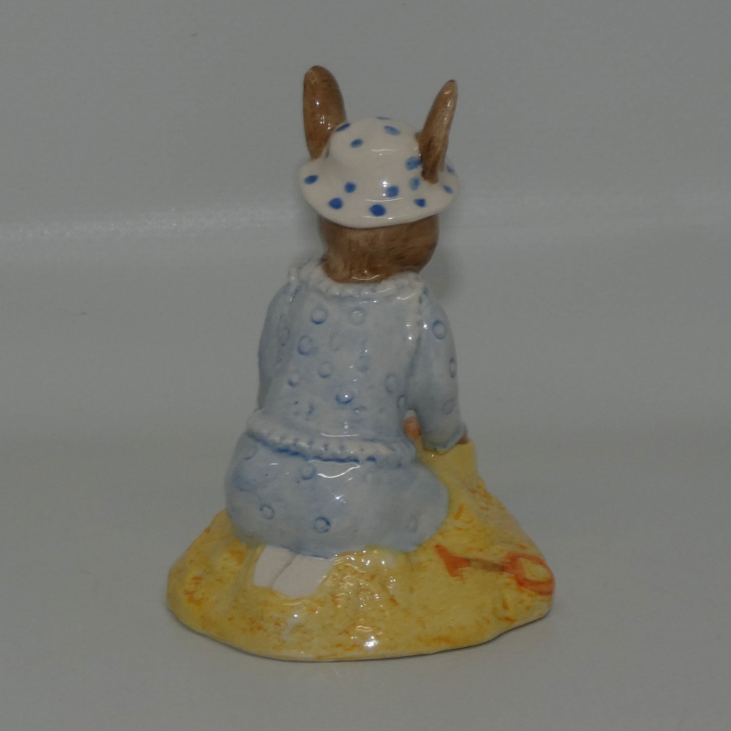 db177-royal-doulton-bunnykins-seaside-1998-bun-of-yr