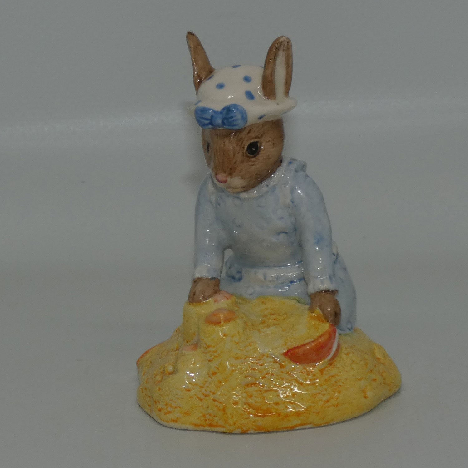db177-royal-doulton-bunnykins-seaside-1998-bun-of-yr