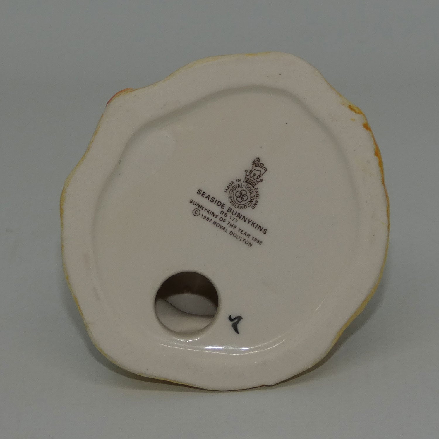 db177-royal-doulton-bunnykins-seaside-1998-bun-of-yr
