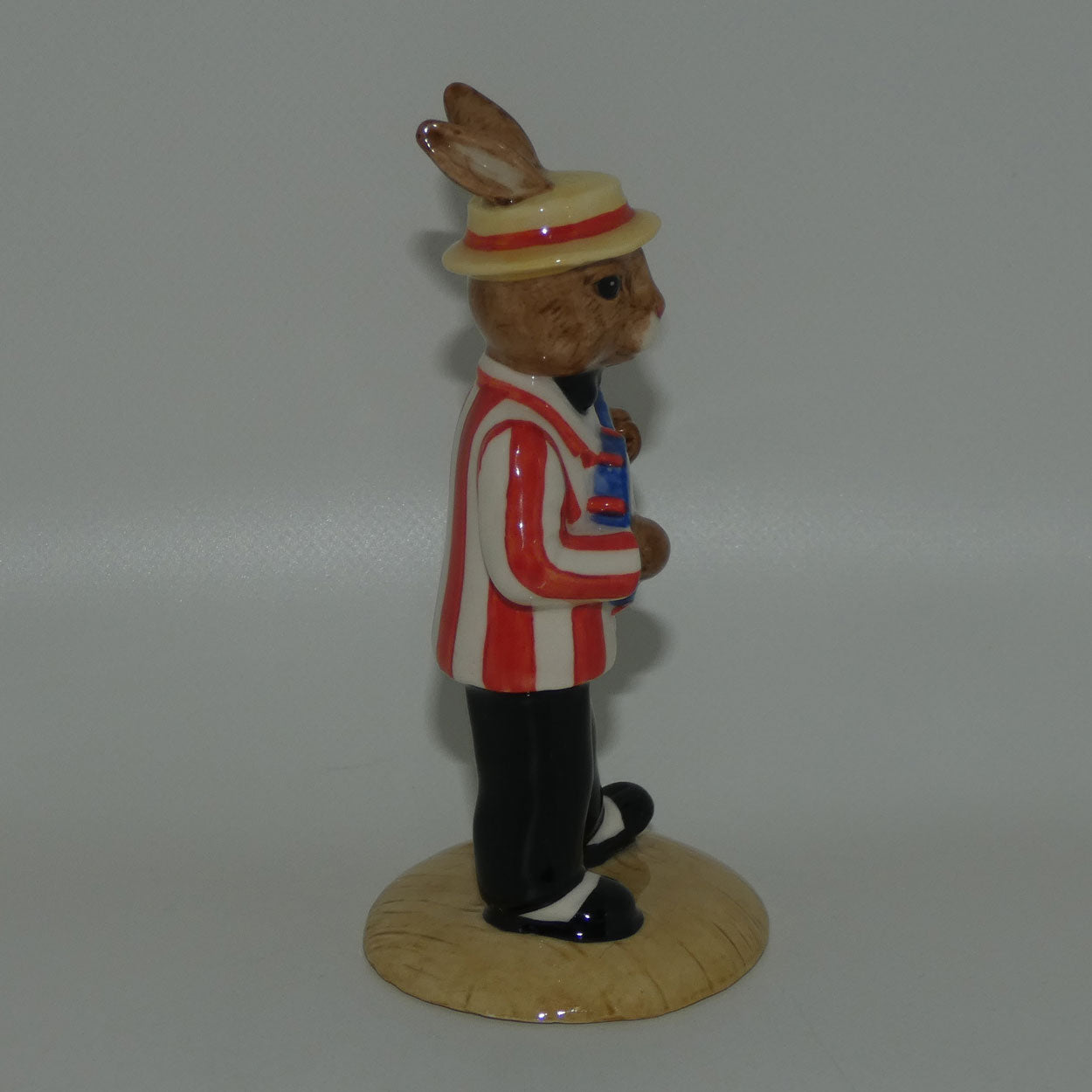db182-royal-doulton-bunnykins-banjo-player