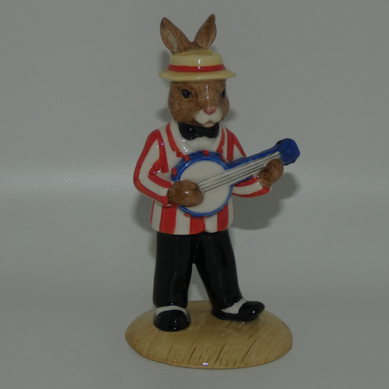 db182-royal-doulton-bunnykins-banjo-player