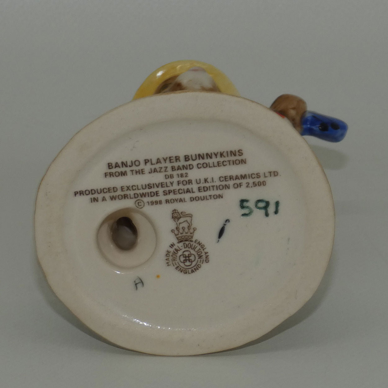 db182-royal-doulton-bunnykins-banjo-player-box-cert