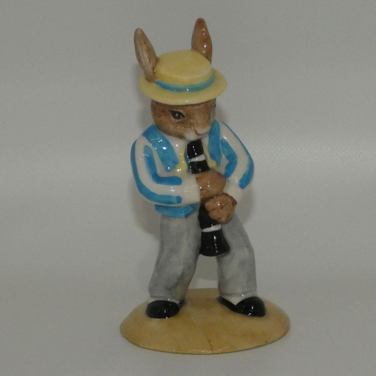 db184-royal-doulton-bunnykins-clarinet-player