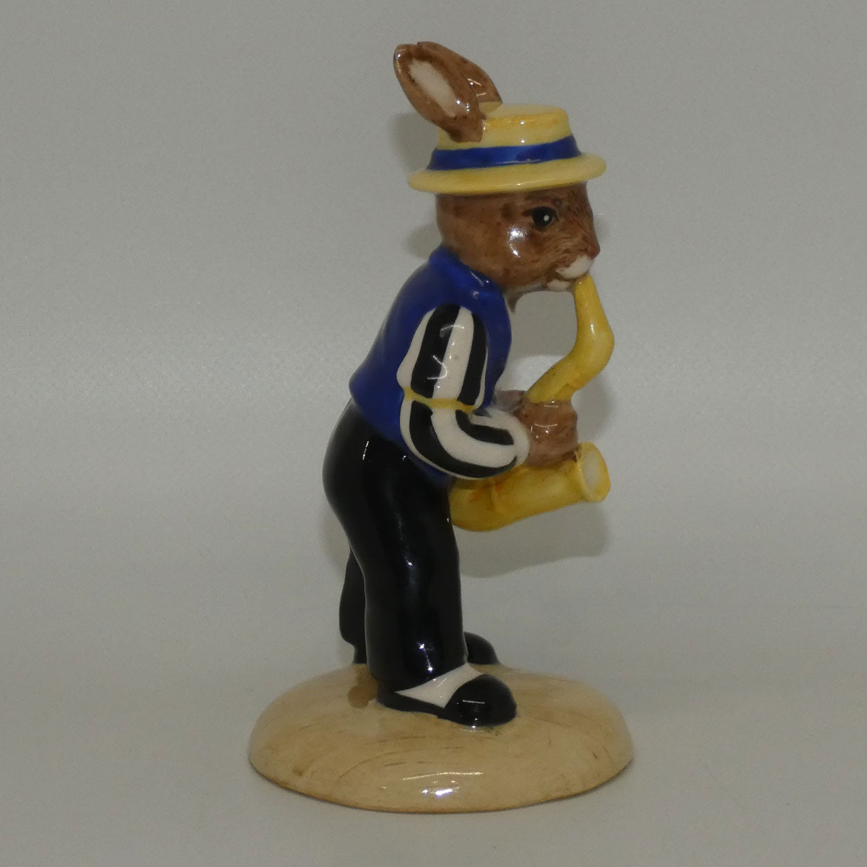 db186-royal-doulton-bunnykins-saxophone-player-no-box