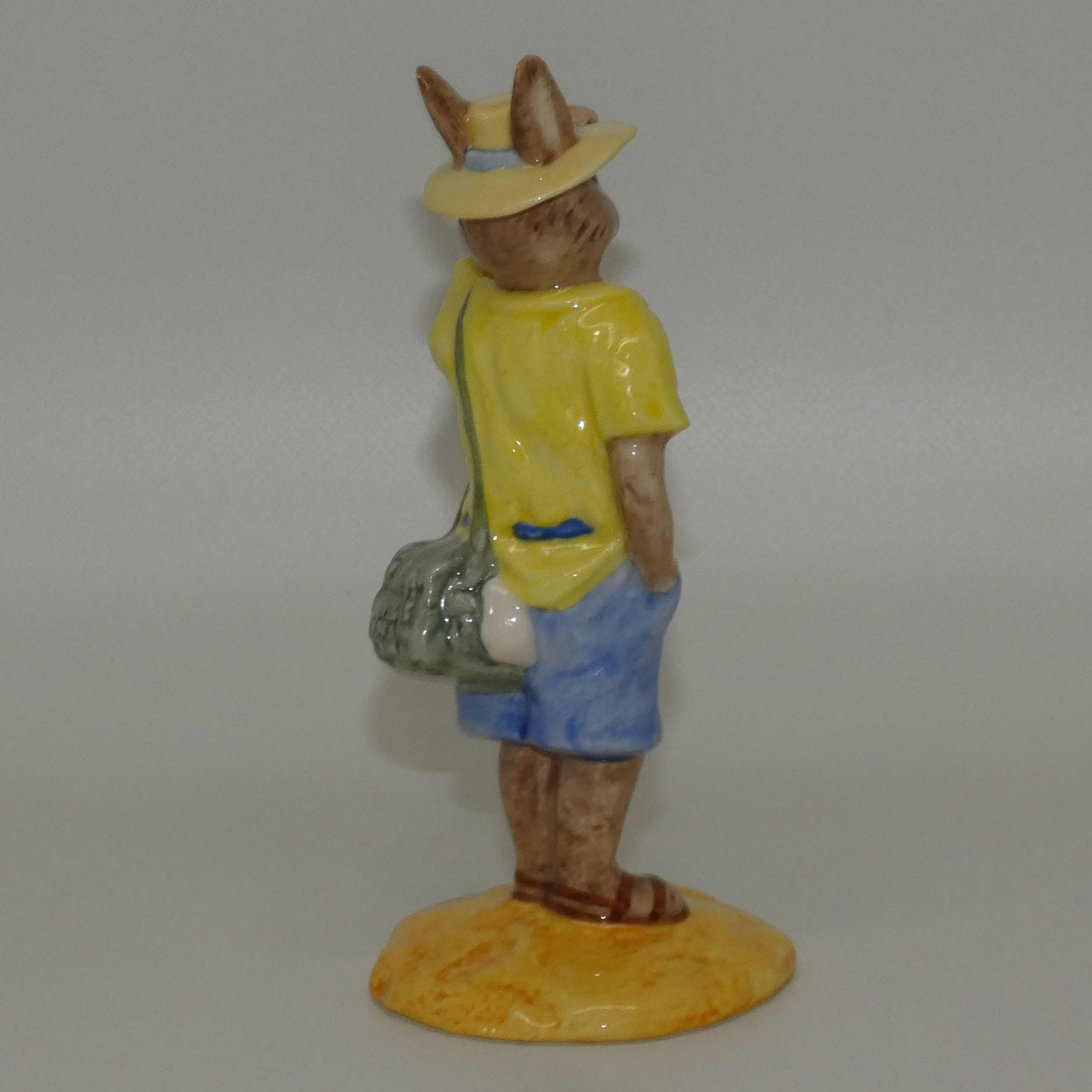 db190-royal-doulton-bunnykins-tourist-no-box