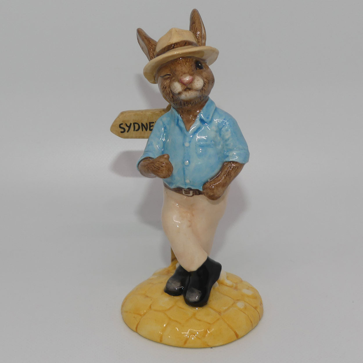 db195-royal-doulton-bunnykins-sydney-figure-only