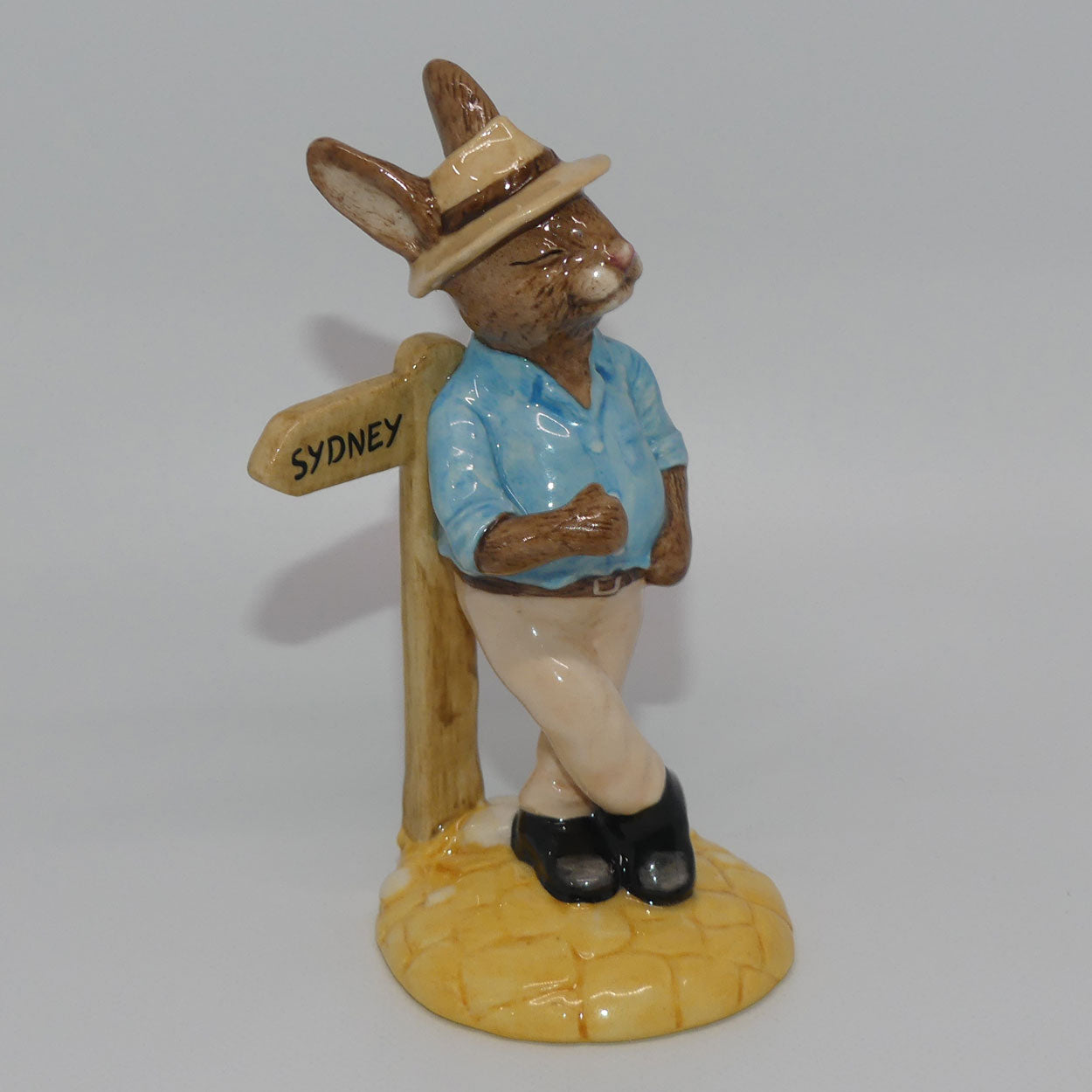 db195-royal-doulton-bunnykins-sydney-figure-only