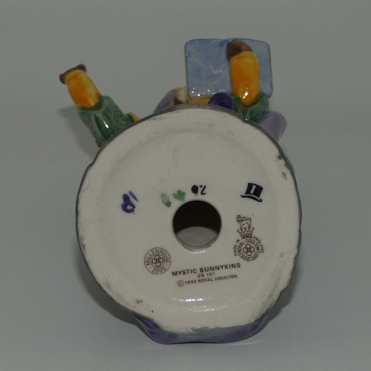 db197-royal-doulton-bunnykins-mystic