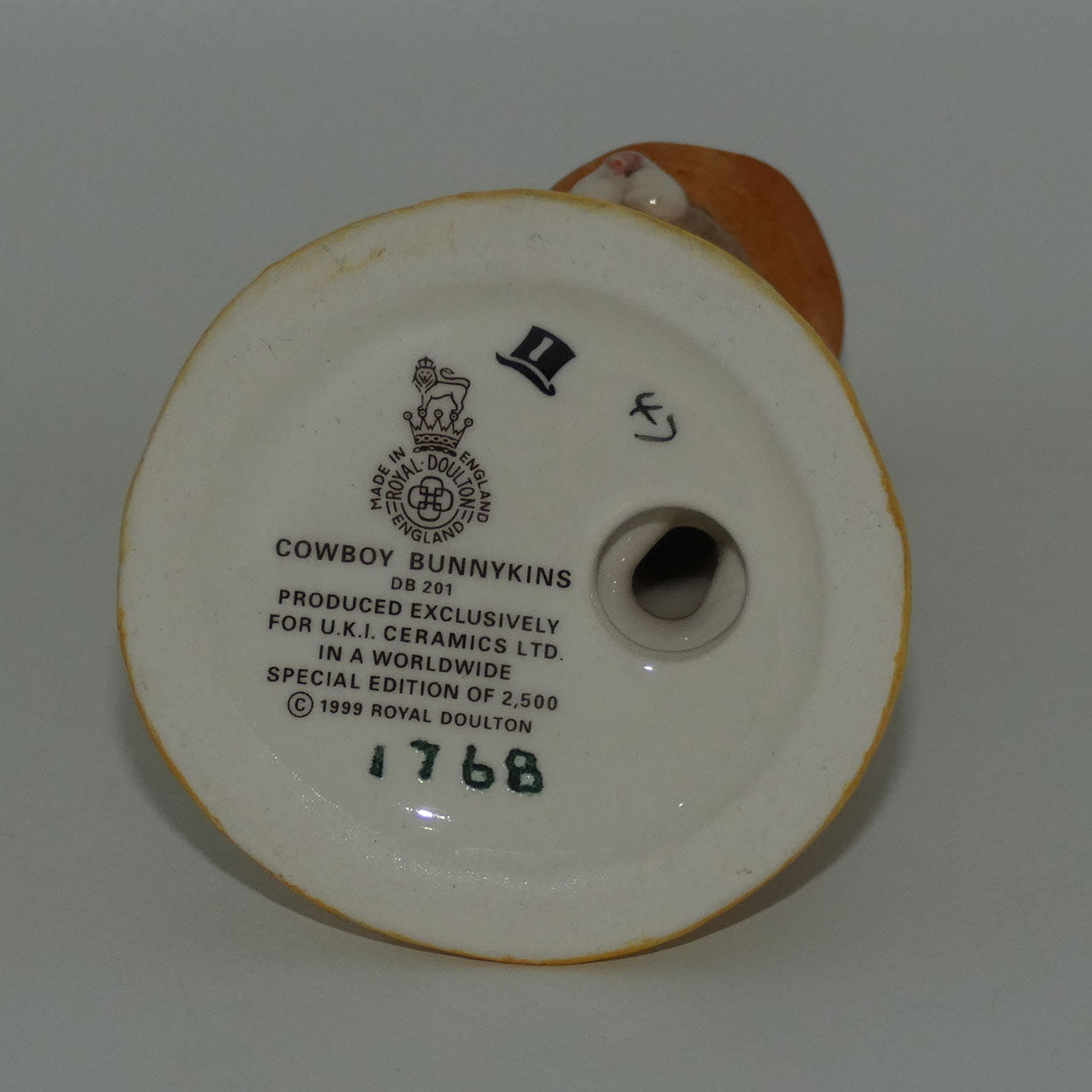 db201-royal-doulton-bunnykins-cowboy