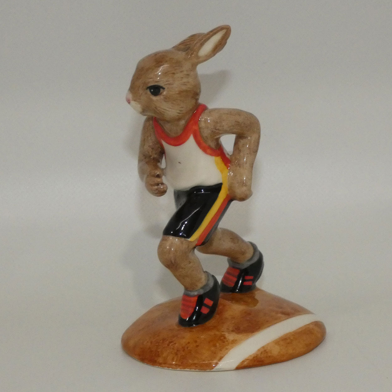 db205-royal-doulton-bunnykins-runner