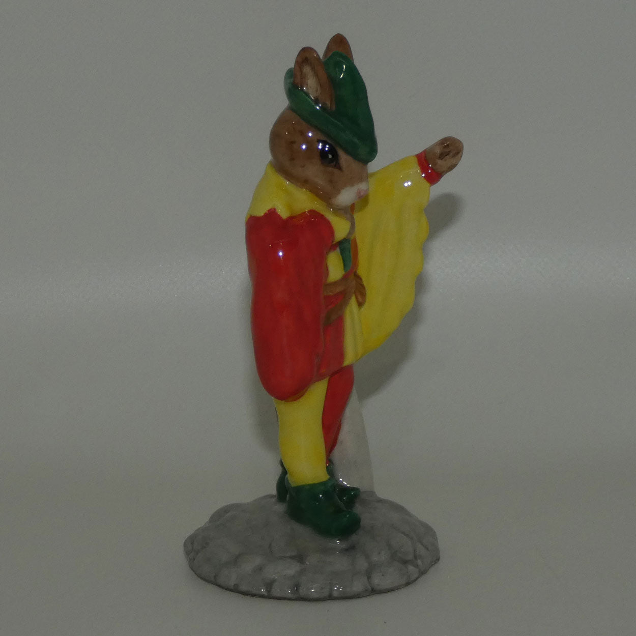 db211-royal-doulton-bunnykins-minstrel-bunnykins