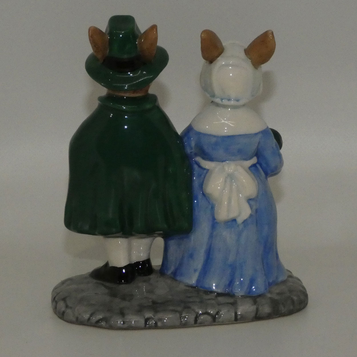 db212-royal-doulton-bunnykins-pilgrim