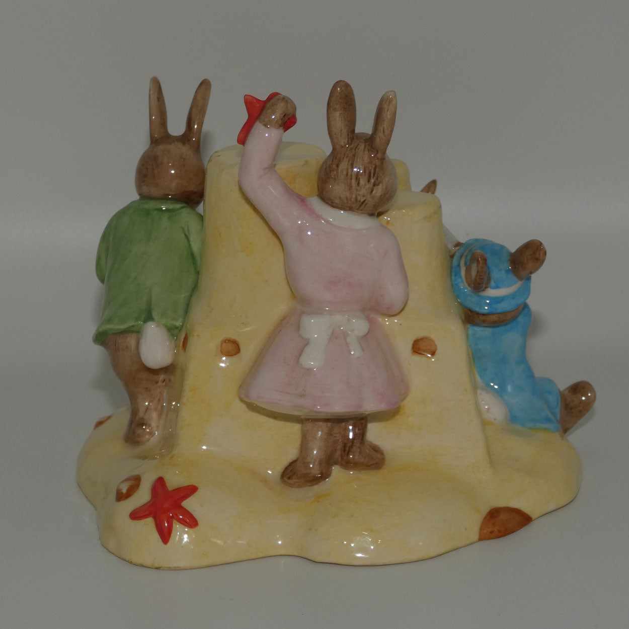 db228-royal-doulton-bunnykins-sandcastle-money-box