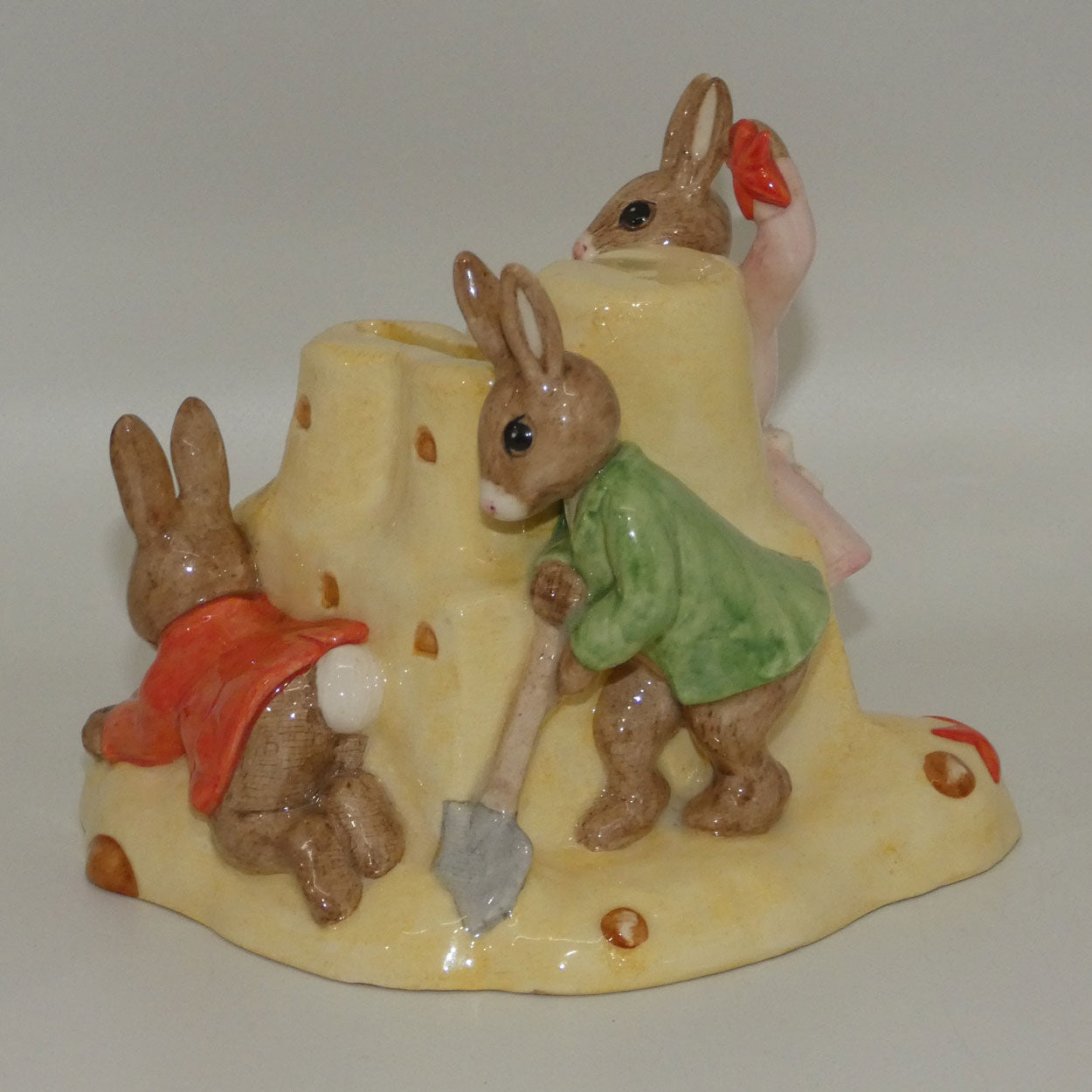db228-royal-doulton-bunnykins-sandcastle-money-box