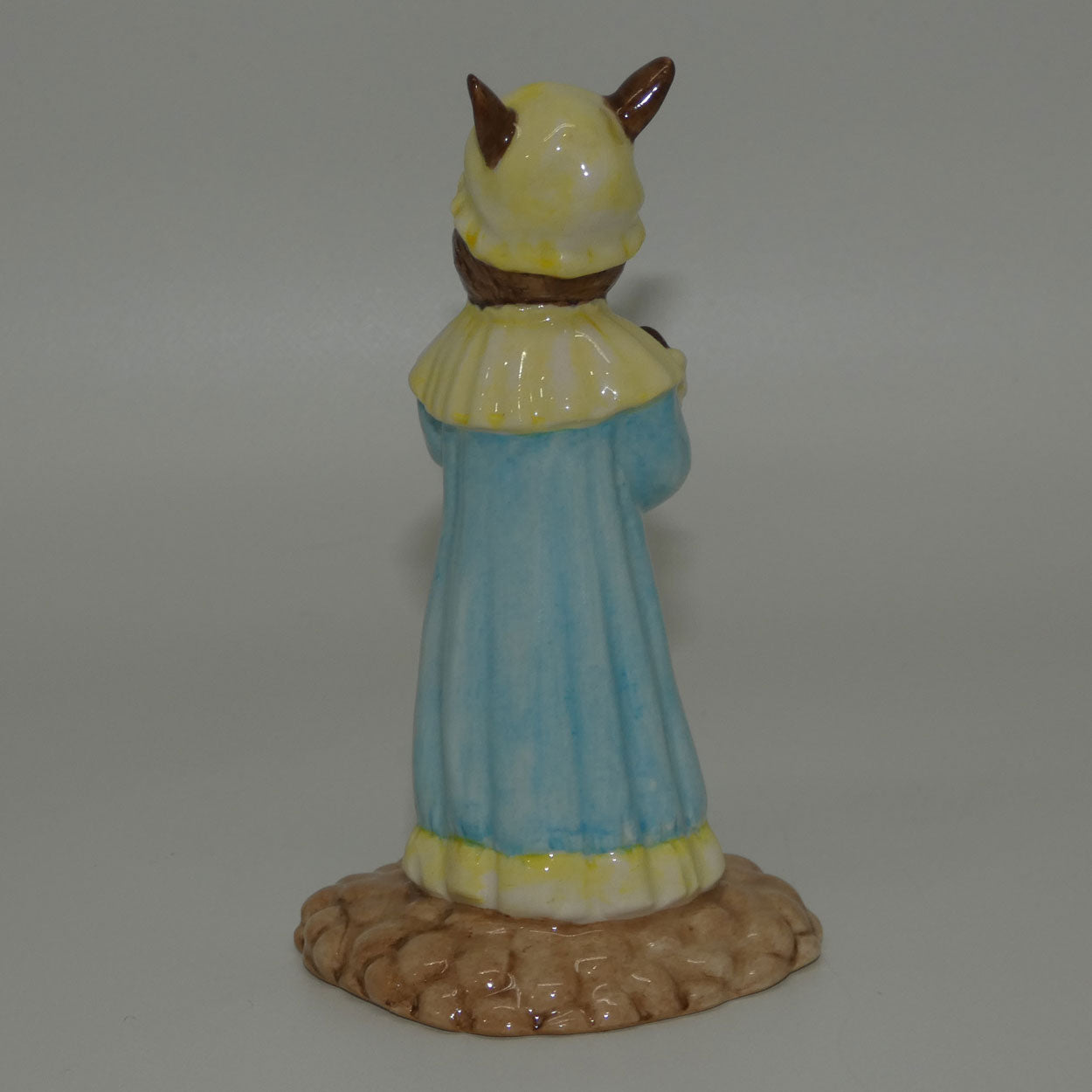 db235-royal-doulton-bunnykins-judy-no-box