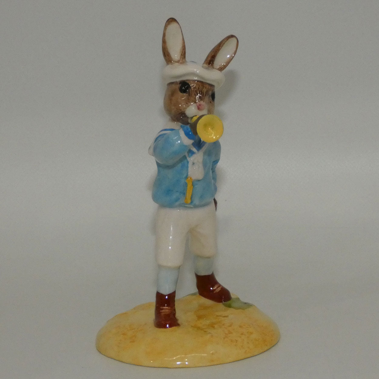 db239-royal-doulton-bunnykins-little-boy-blue