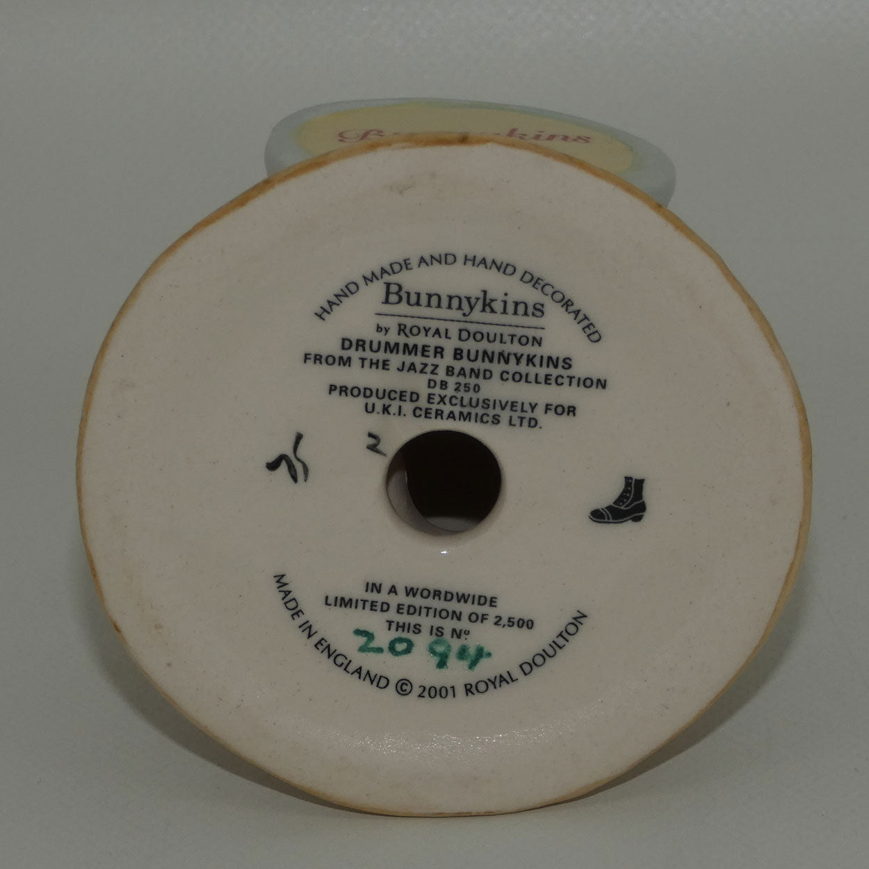 db250-royal-doulton-bunnykins-drummer