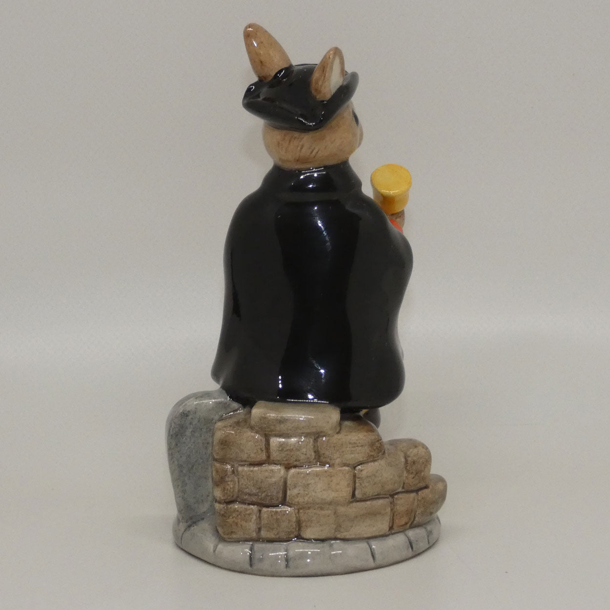 db259-royal-doulton-bunnykins-town-crier