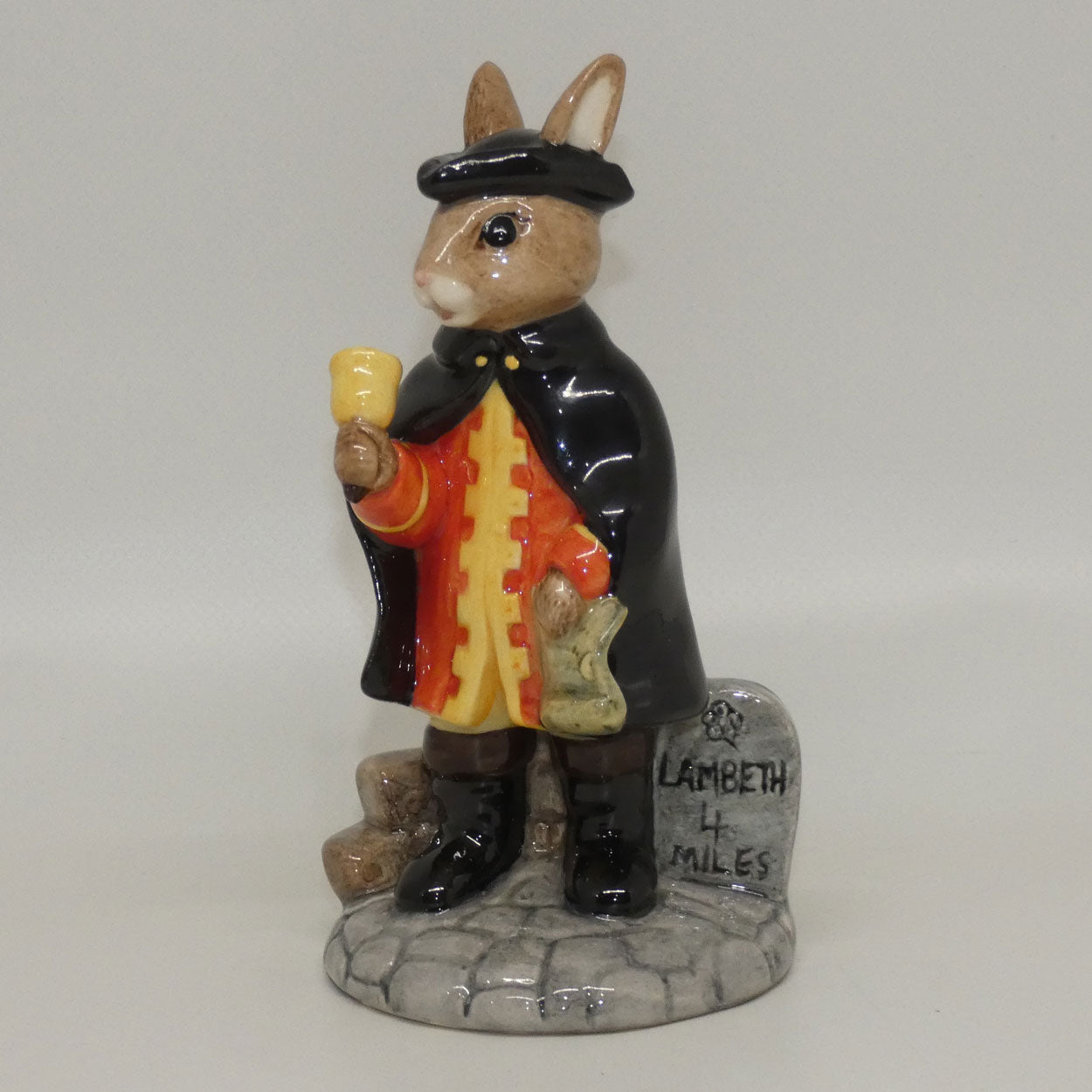 db259-royal-doulton-bunnykins-town-crier