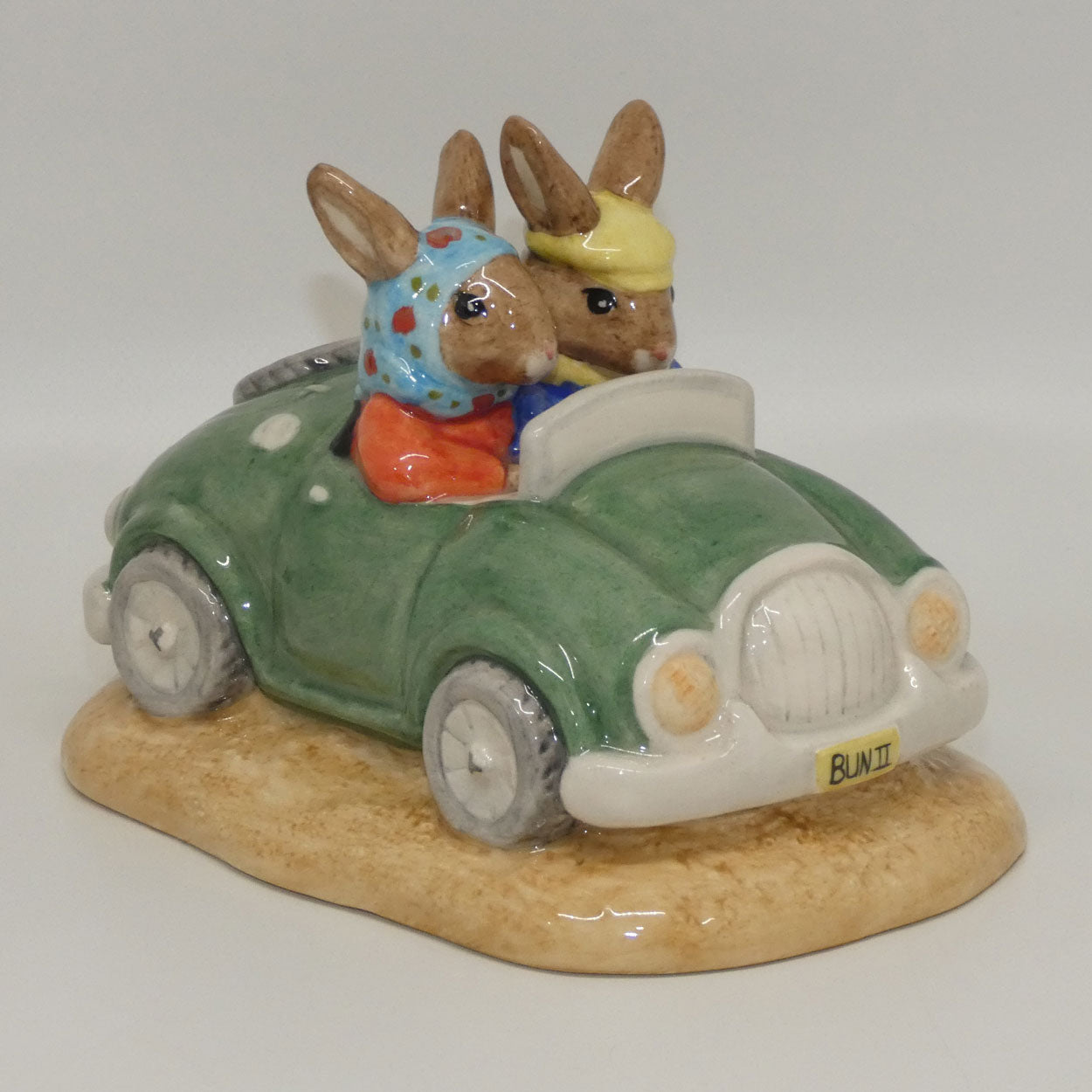 db260-royal-doulton-bunnykins-day-trip