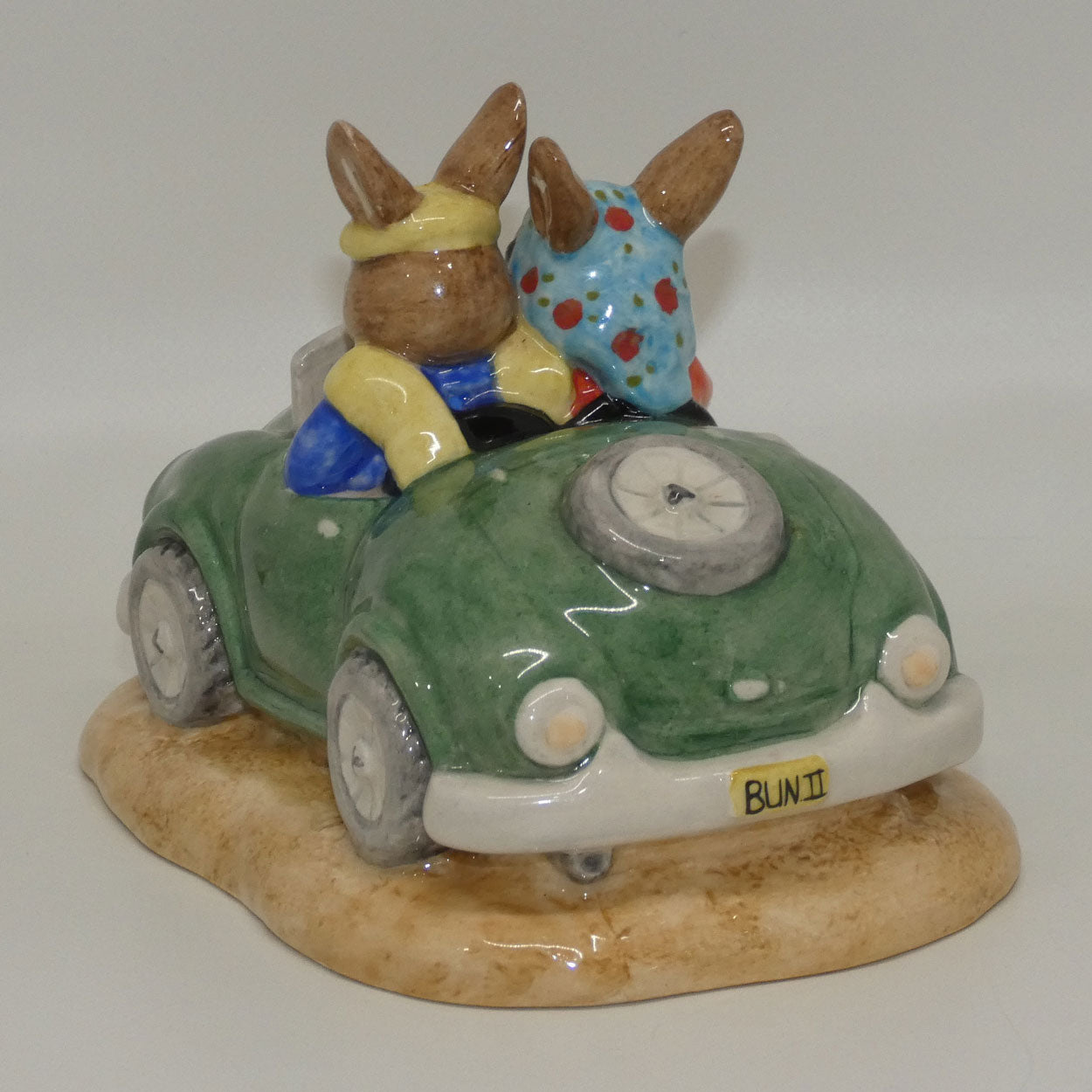 db260-royal-doulton-bunnykins-day-trip