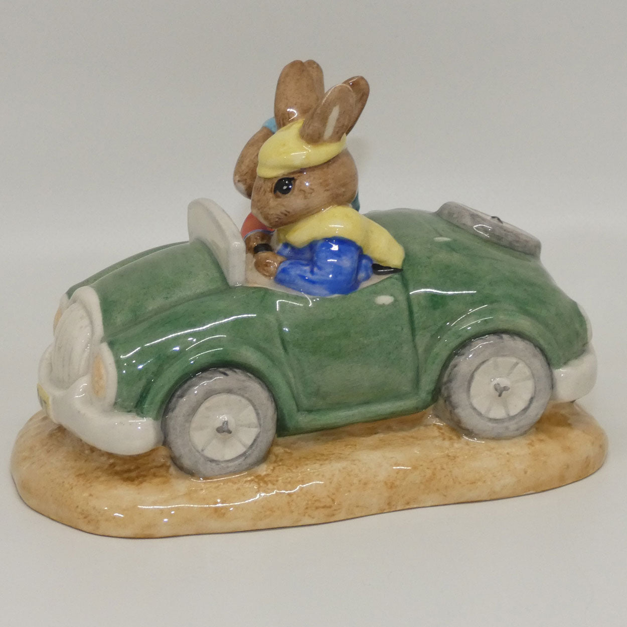 db260-royal-doulton-bunnykins-day-trip