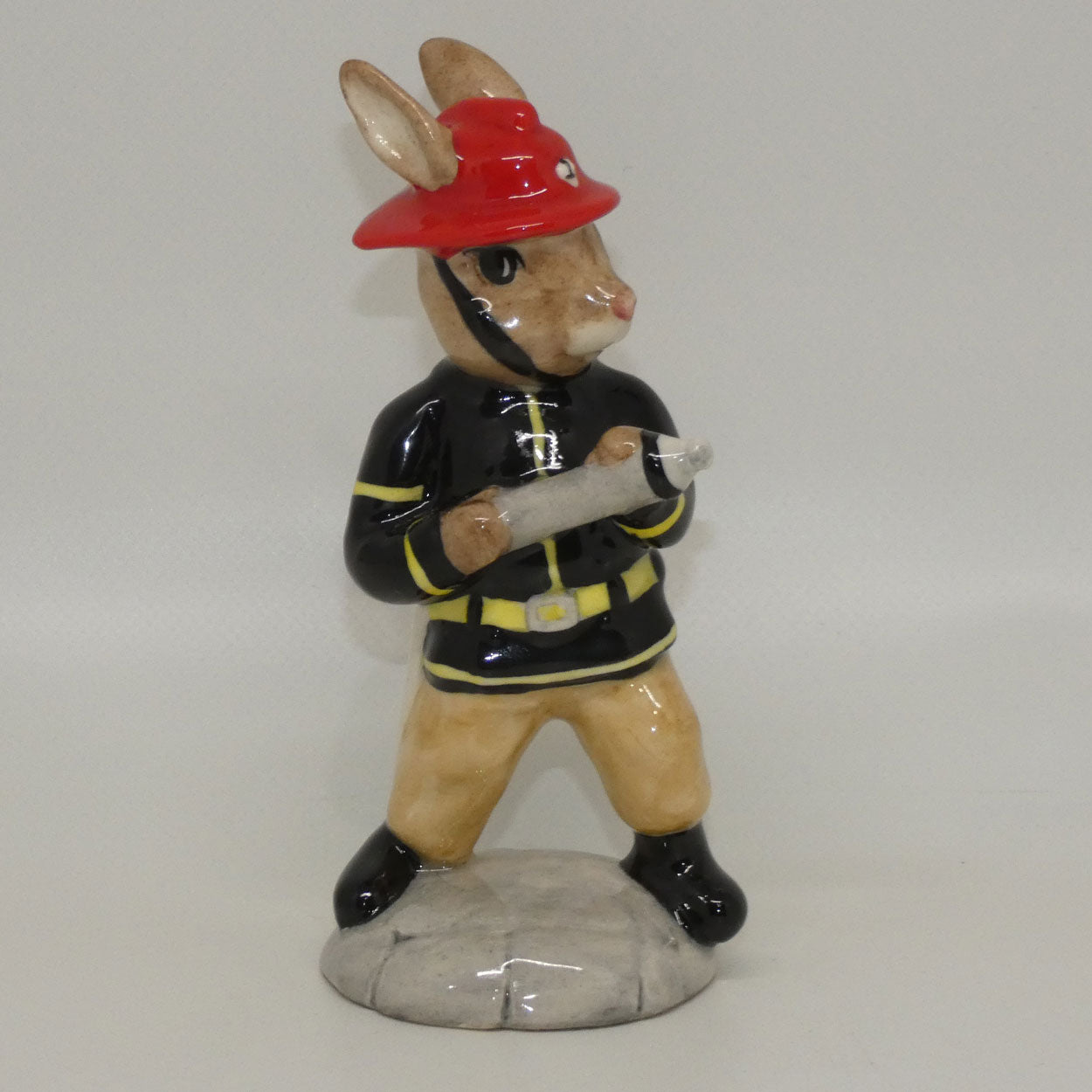db268-royal-doulton-bunnykins-american-firefighter