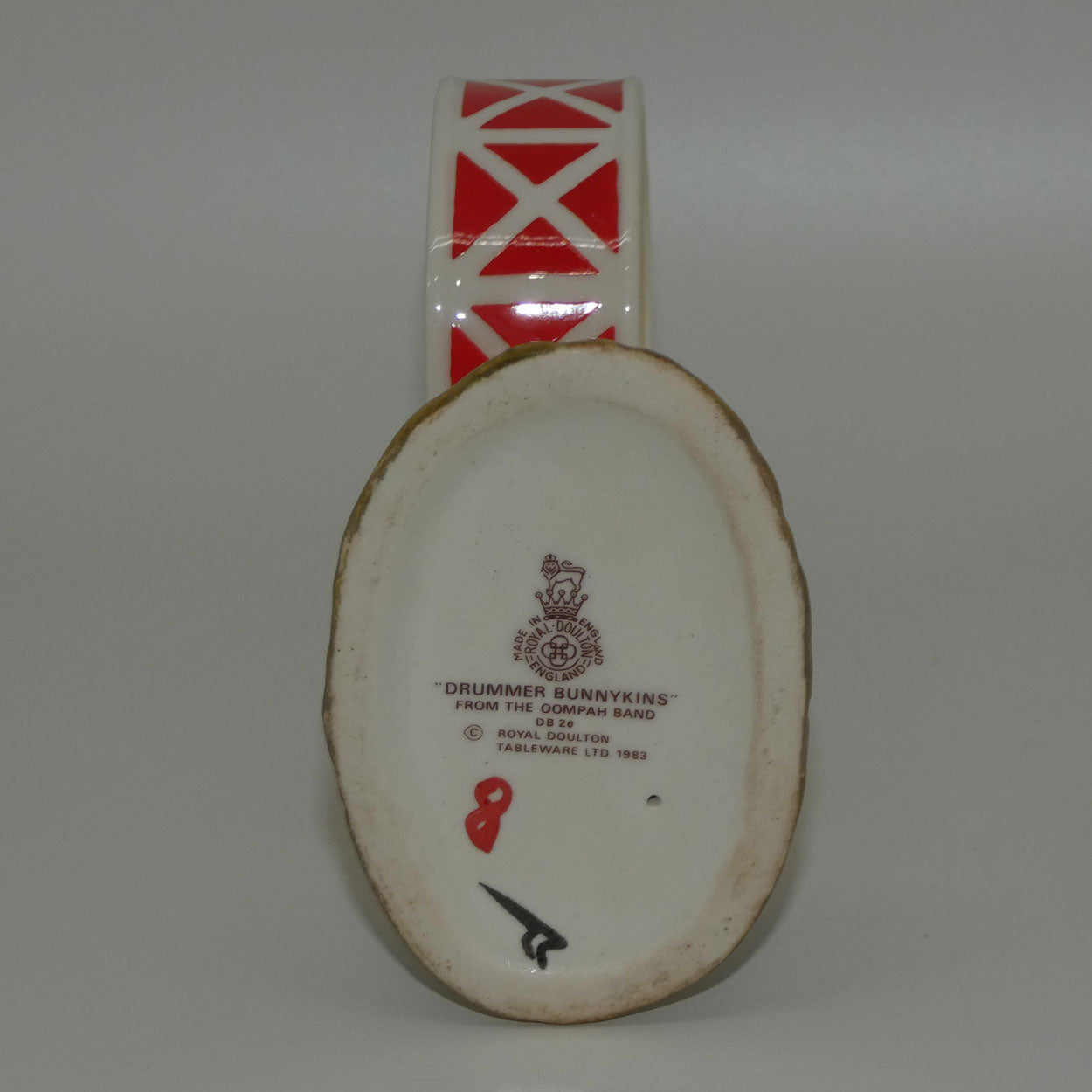 db26a-royal-doulton-bunnykins-drummer