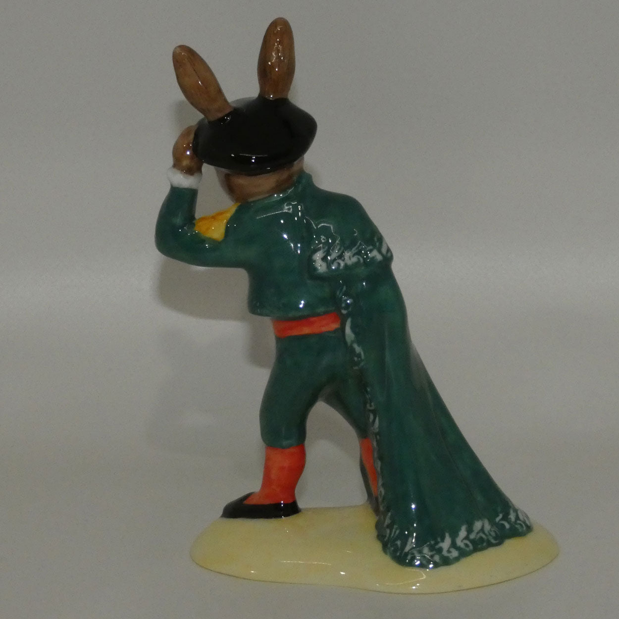 db281-royal-doulton-bunnykins-matador