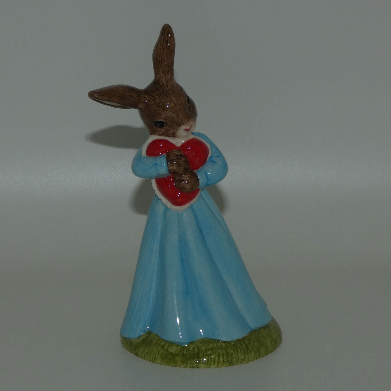 db288-royal-doulton-bunnykins-love-heart