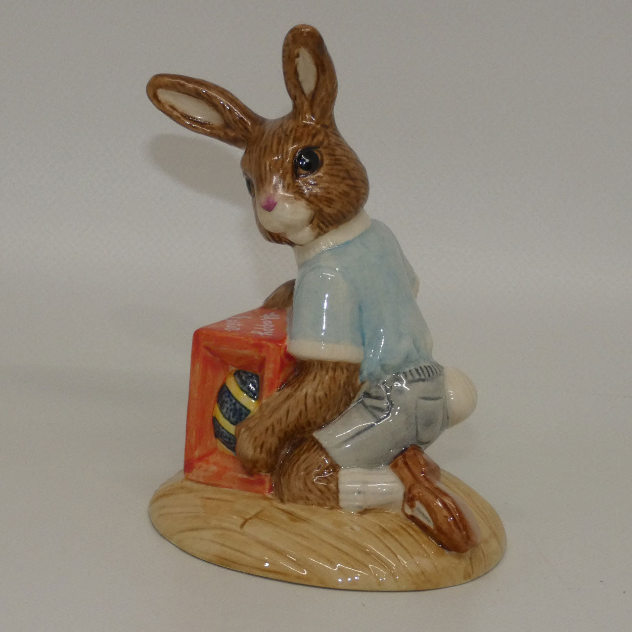 db289-royal-doulton-bunnykins-easter-treat