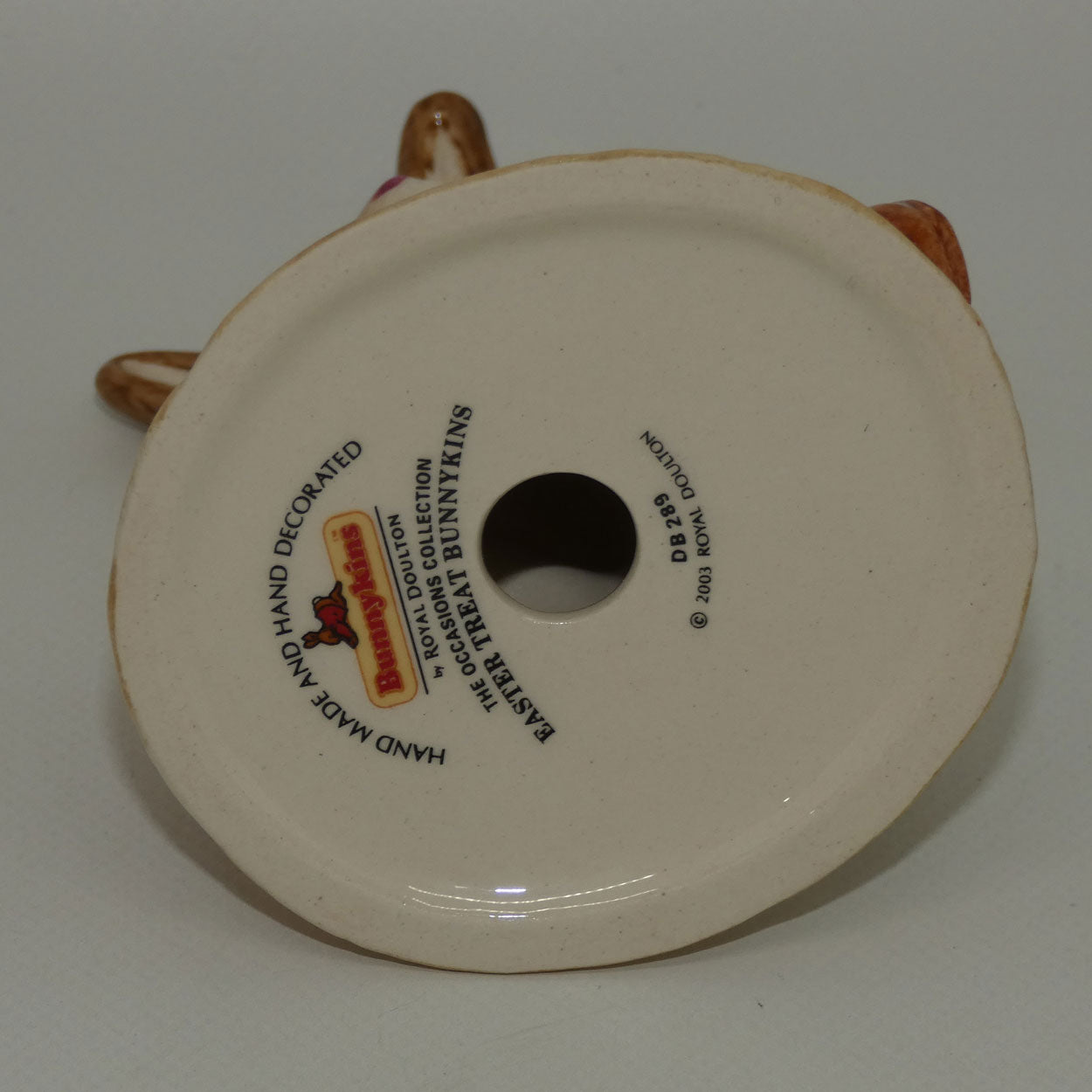 db289-royal-doulton-bunnykins-easter-treat