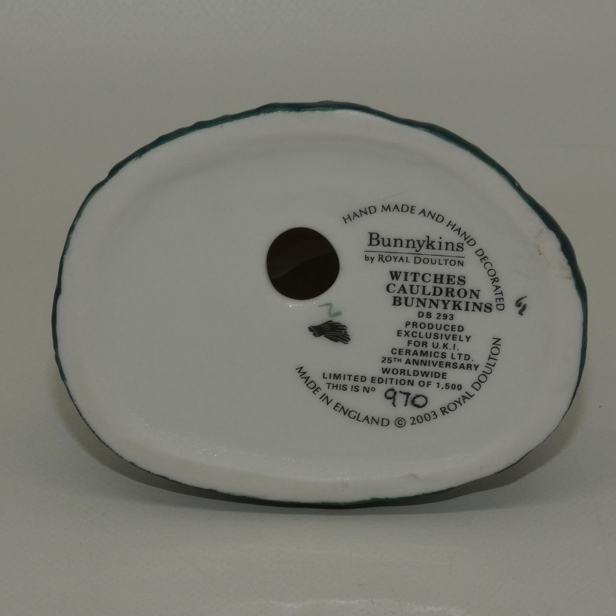db293-royal-doulton-bunnykins-witches-cauldron