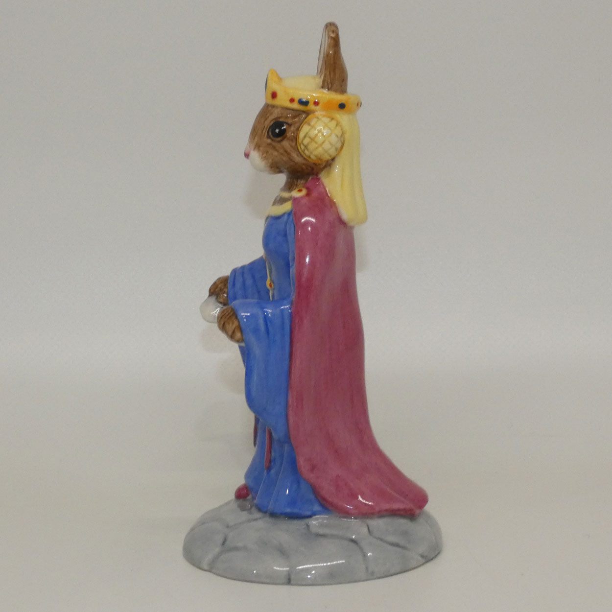db302-royal-doulton-bunnykins-queen-guinevere