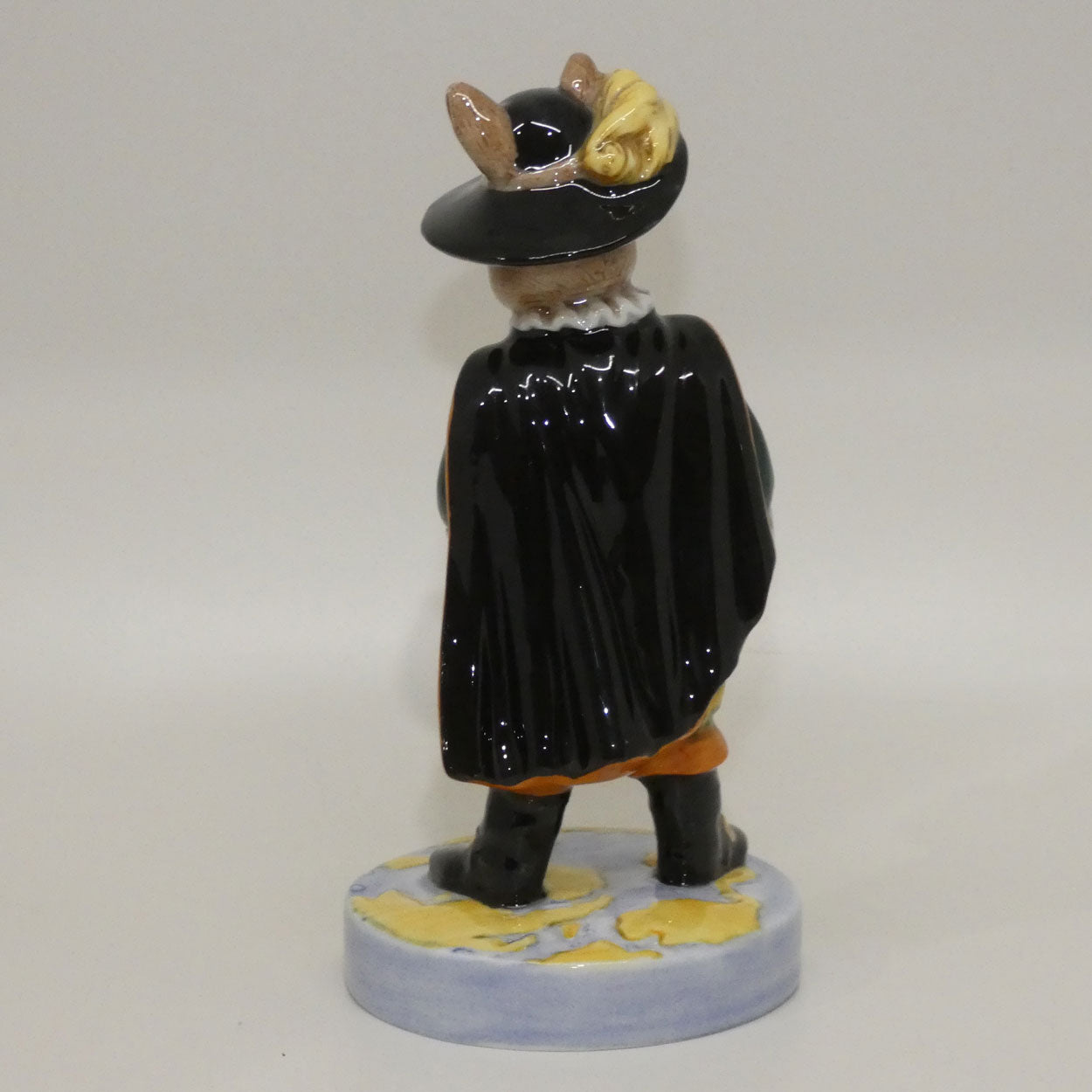 db416-royal-doulton-bunnykins-sir-walter-raleigh