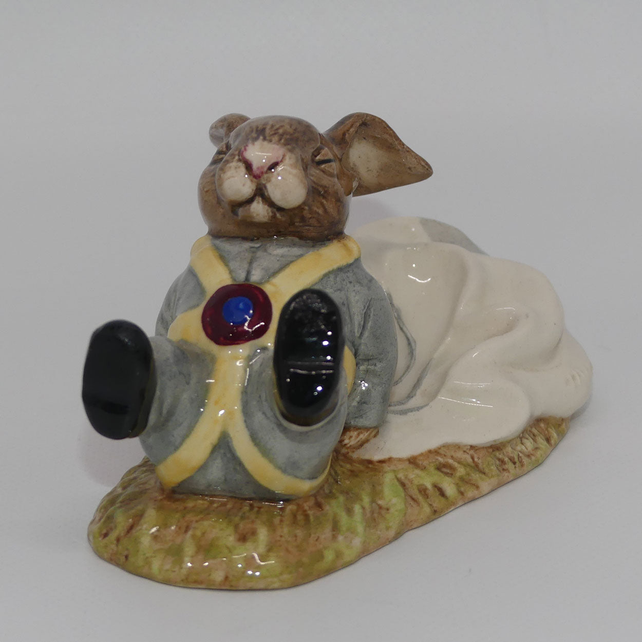 db041-royal-doulton-bunnykins-freefall-light-grey-no-box