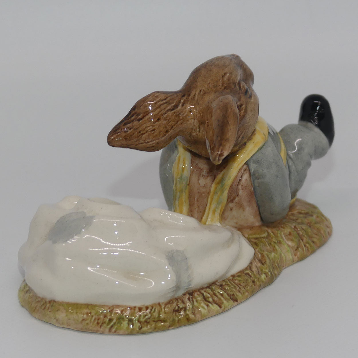 db041-royal-doulton-bunnykins-freefall-light-grey-no-box