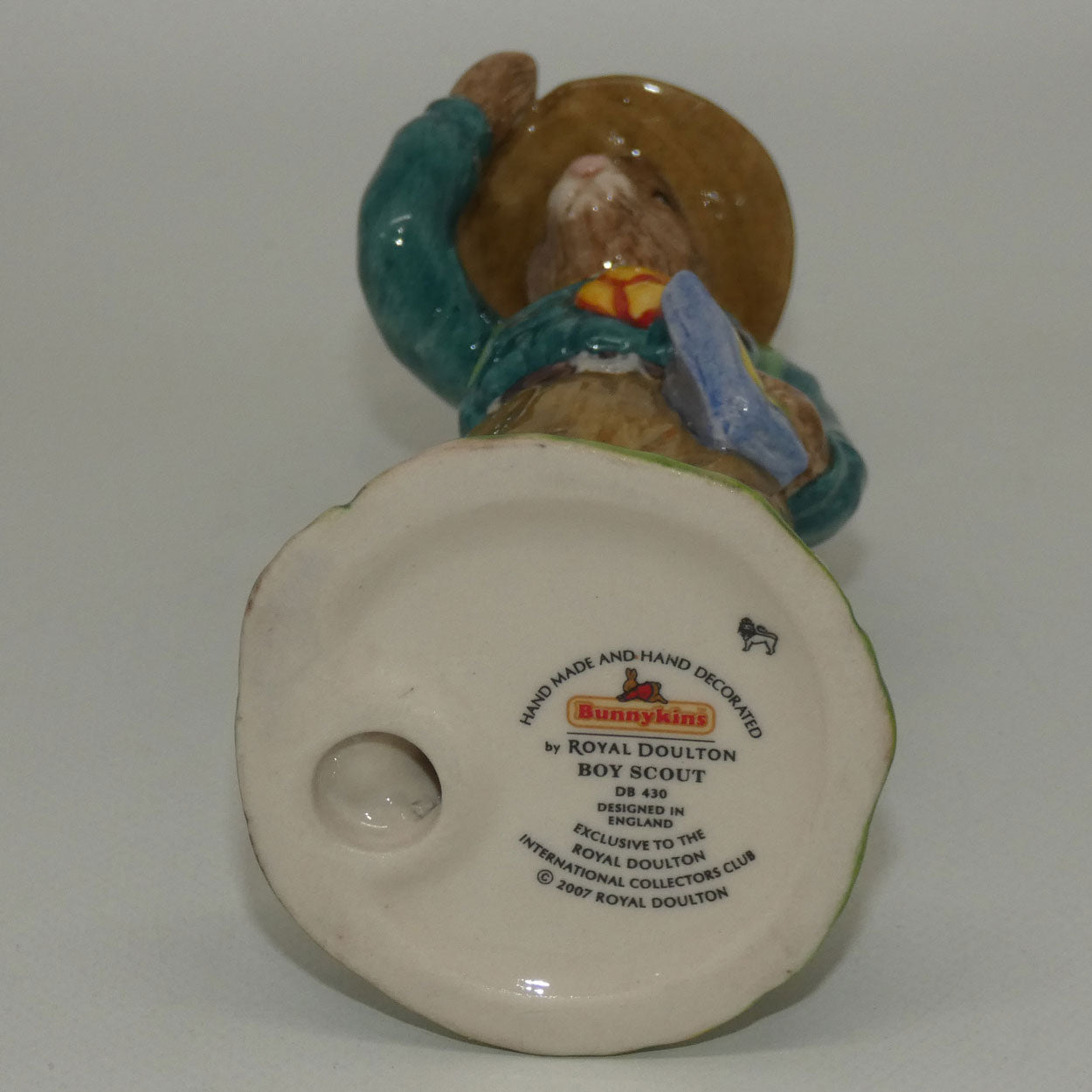 db430-royal-doulton-bunnykins-boy-scout