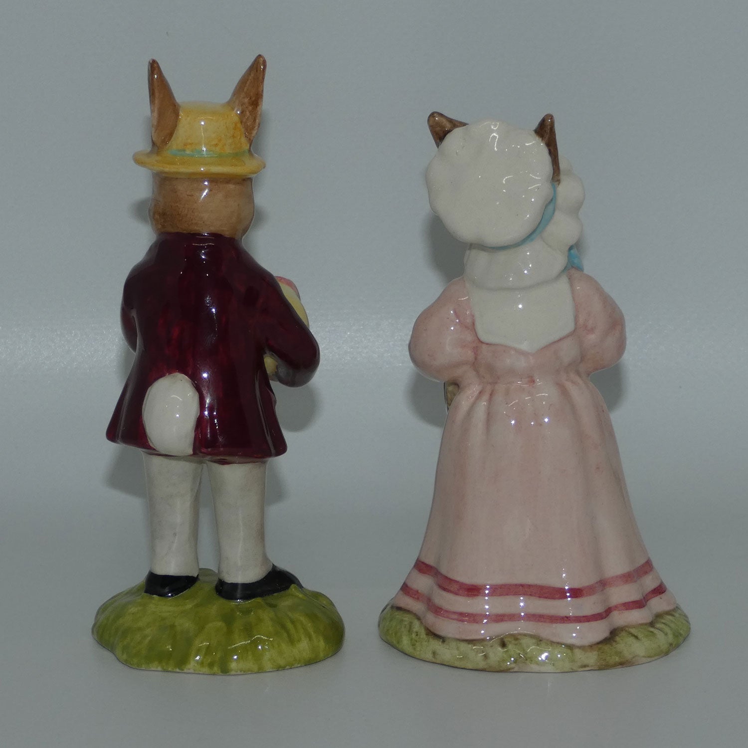 db51-db52-mr-and-mrs-bunnykins-at-the-easter-parade