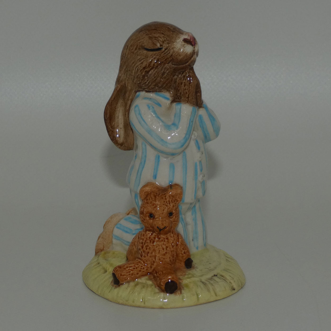 db55-royal-doulton-bunnykins-bedtime-white-blue