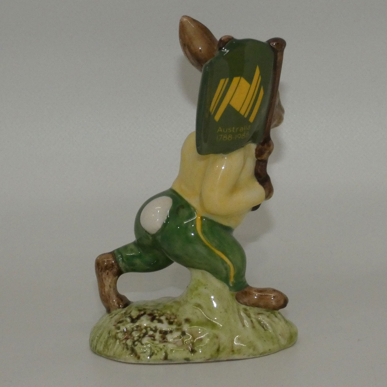db58-royal-doulton-bunnykins-australian
