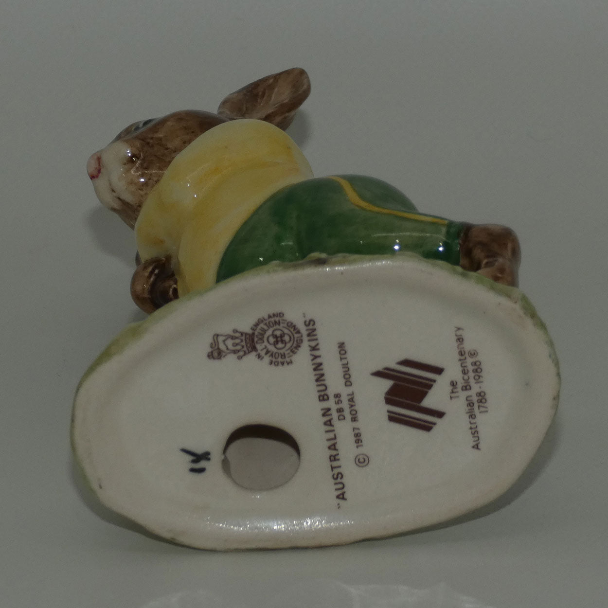 db58-royal-doulton-bunnykins-australian