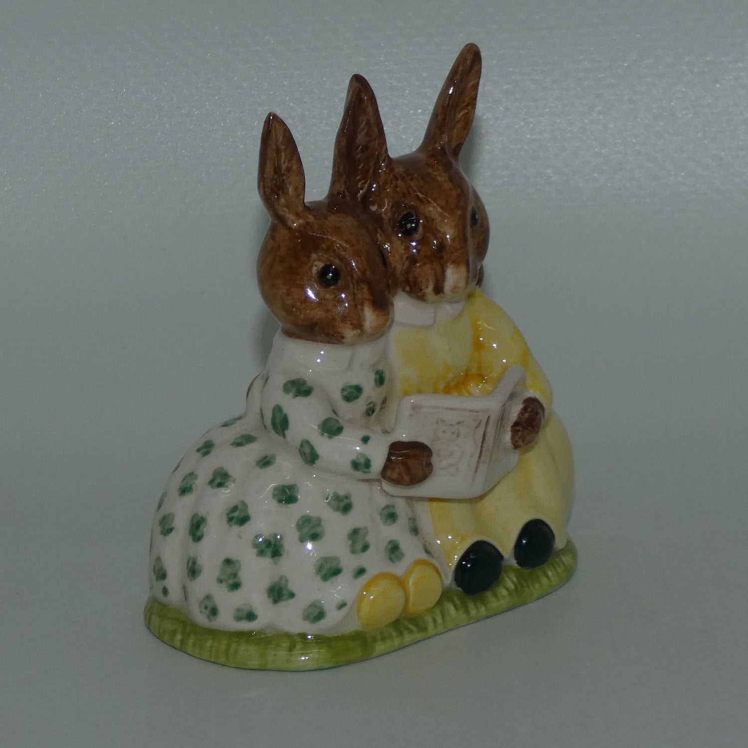 db59-royal-doulton-bunnykins-storytime