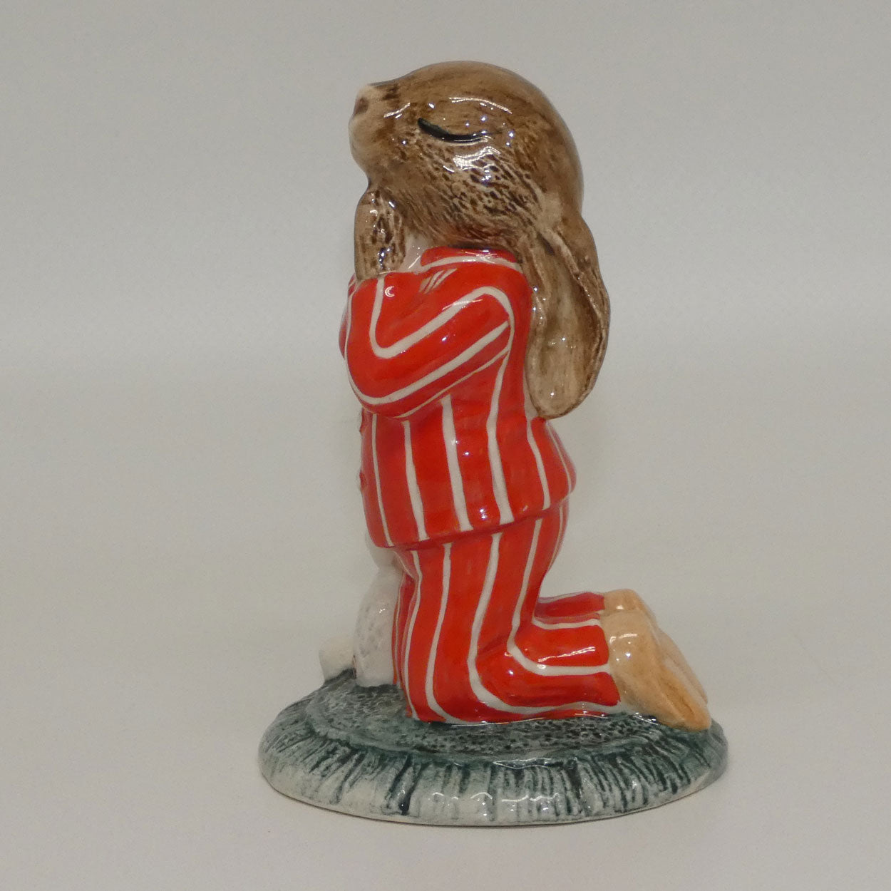 db63-royal-doulton-bunnykins-bedtime-red-white